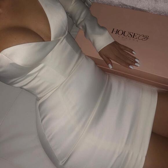 HOUSE OF CB White Tiffany Structured One Shoulder Sleeve Dress - Picture 13 of 14